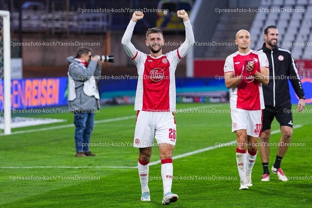 xYDRx18102501154 | 18.10.2025, xydrx, Fußball, 3.Liga, Rot-Weiss Essen - FC Viktoria Köln, Saison 2025 2026, Stadion an der Hafenstraße: Torben Muesel (Rot-Weiss Essen #26) jubelnd nach dem 1:0 Sieg   DFB regulations prohibit any use of photographs as image sequences and or quasi-video.