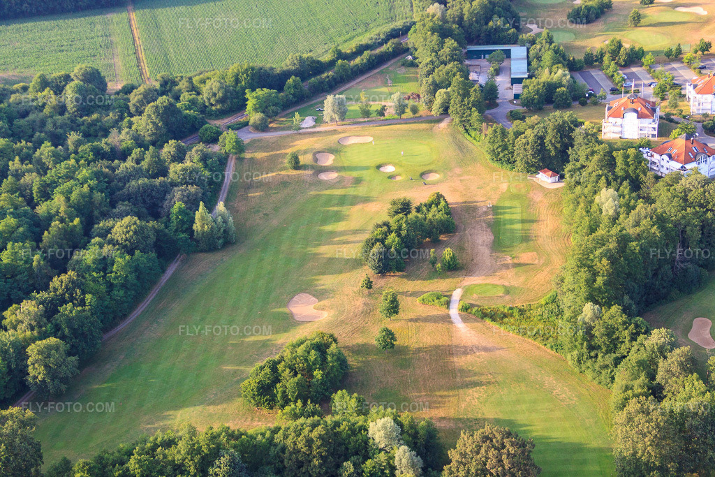 Aerial view: Ponds and greens at the Baden-Baden Golf Club Soufflenheim in Soufflenheim in the state Bas-Rhin, France. – Photo: IMG_30491.jpg taken on 07/09/2010 by Werner Riehm/FLY-FOTO.com – Resolution of the original: 4752 x 3168 px