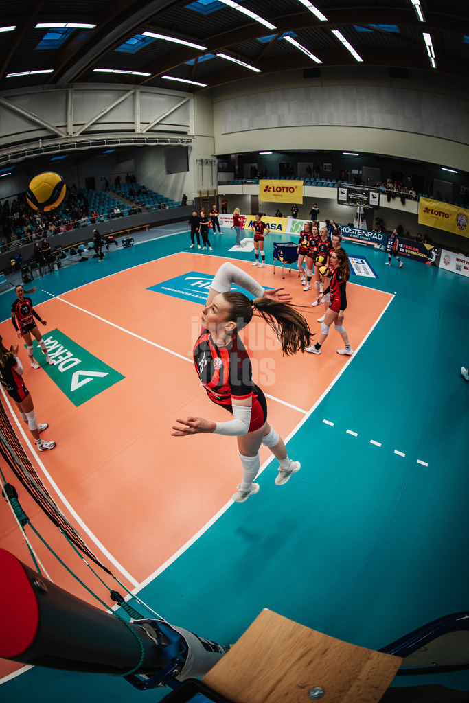 Volleyball | Frauen | Saison 2025/2026 | Volleyball Bundesliga | ETV Hamburger Volksbank Volleys vs. VC Wiesbaden | 14.03.2026 | Lilly Faroß (#16, ETV Hamburger Volksbank Volleys) beim Aufwärmen