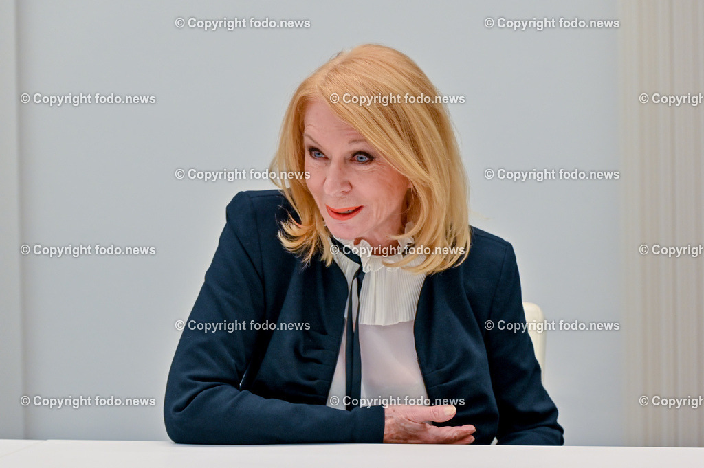 Gerda Rogers_ Starastrologin_ 19.012.2023-29 | 19.01.2023, Linz, AUT, Sparkasse Oberoesterreich im Bild Gerda Rogers (Starastrologin) 