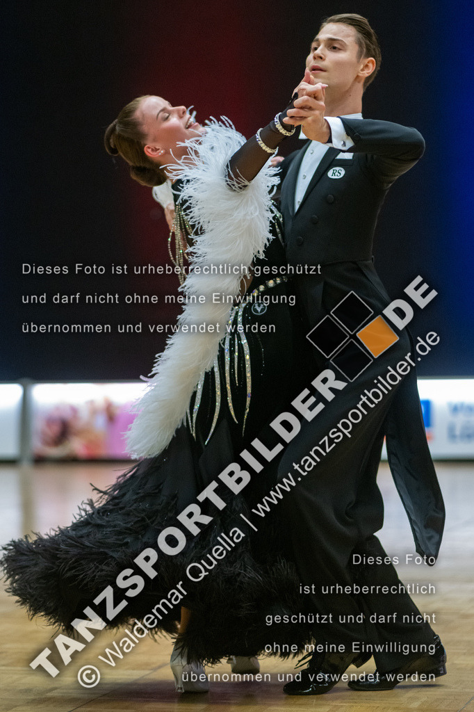 20250111-10160 | Hier finden Sie Tanz Bilder vom Latein und Standard Formationen tanzen. Sportbilder vom Tanzsport. Schöne Fotos und von Weltmeisterschaft, Europameisterschaft, Bundesliga, Regionalliga, Oberliga und Landesliga sowie von GOC Stuttgart, DanceComp, WM Bremen