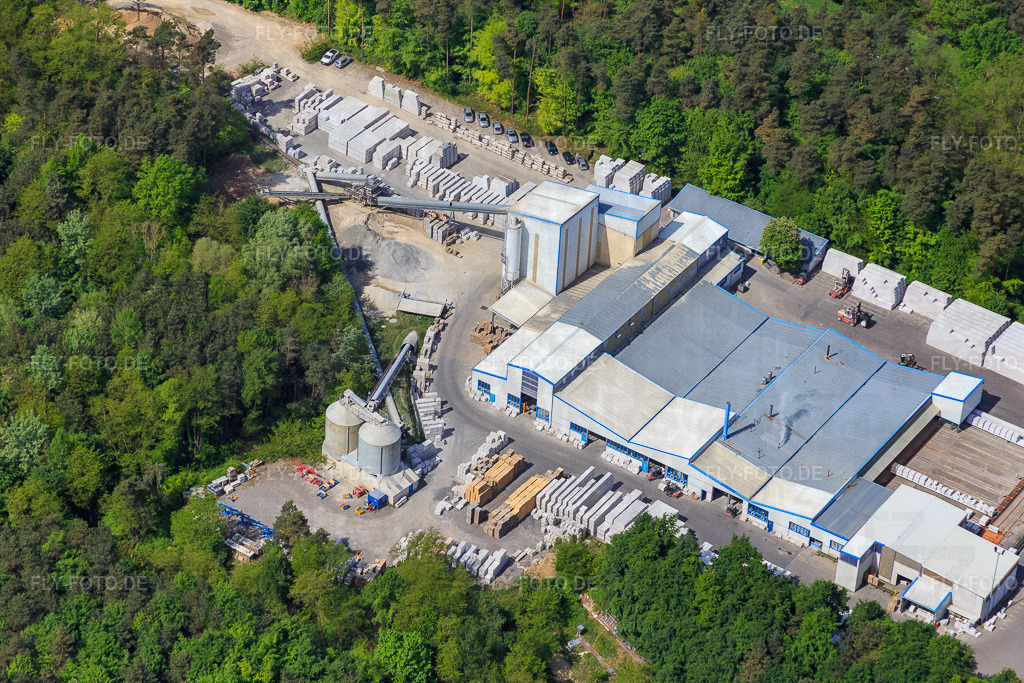 Kalksandsteinwerke Schencking GmbH & Co. KG, Werk Bienwald http://www.ks-schencking.de/ | Luftbild: Kalksandsteinwerke Schencking GmbH & Co. KG, Werk Bienwald http://www.ks-schencking.de/ im Ortsteil Büchelberg in Wörth im Bundesland Rheinland-Pfalz in Deutschland. Foto: IMG_078561.jpg vom 08.05.2015 durch Werner Riehm/FLY-FOTO.de - Realisiert mit Pictrs.com