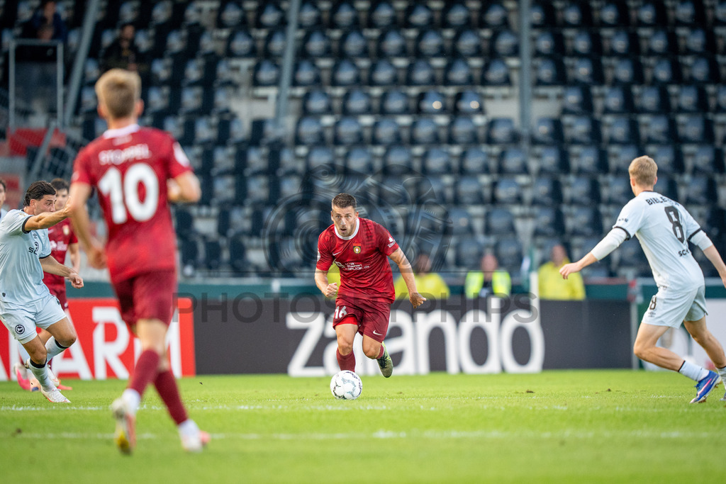SG Sonnenhof Großaspach vs. Arminia Bielefeld, Fussball, DFB-Pokal, 1. Runde, 22.08.2026 | Marius Kunde (SG Sonnenhof Großaspach, #16),SG Sonnenhof Großaspach vs. Arminia Bielefeld, Fussball, DFB-Pokal, 1. Runde, 22.08.2026,DFB regulations prohibit any use of photographs as image sequences and/or quasi-video