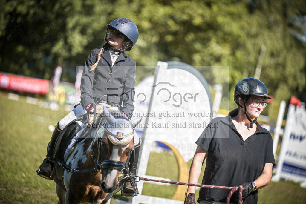 DOS_0066 | Entdecke hochwertige Reitturnierfotos von Foto Oger. Professionell, emotional und authentisch – jetzt Lieblingsmomente im Shop bestellen.Deutschlandweite Turnierfotografie. - Realisiert mit Pictrs.com