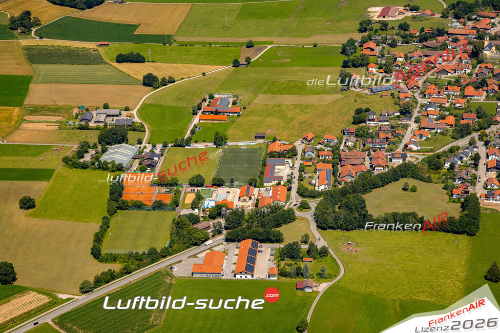 Das Luftbild zeigt : Hohenschäftlarn Schäftlarn - Die Luftaufnahme wurde 2024 vom UL-Flugzeug aus erstellt ( keine Drohne ) - Hochauflösende Luftaufnahme - Für grossformatige Ausdrucke geeignet. Die Geschenkidee !Mit Lizenz und Bildrechte bestellbar