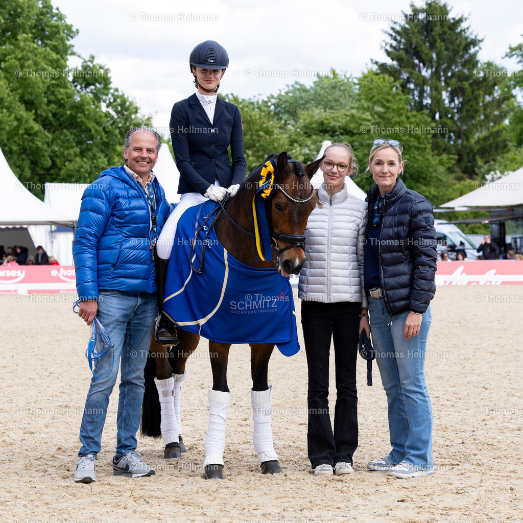 TH_Pony Derby_ 557-LEVIEN Sophie (GER)_ Carlo Carlucci_37647 | Deutsches Spring- und Dressur-Derby 2026 am 15.05.26 in Hamburg, Pony Derby, 557LEVIEN Sophie (GER), Carlo Carlucci