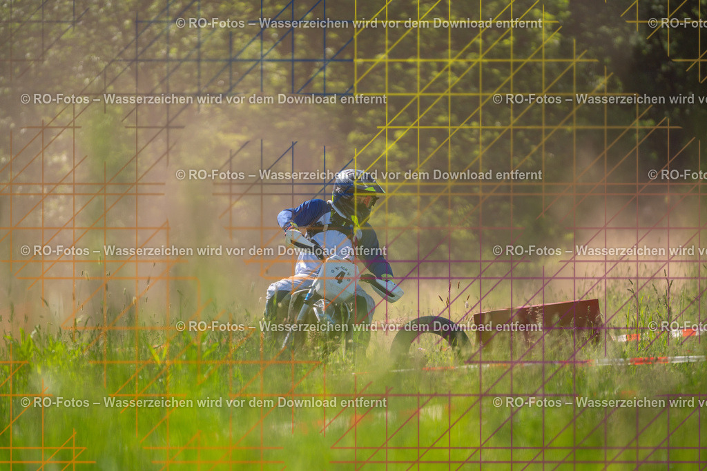 Wolfshausen 1 Lauf -205 | Sportfotografie von RO-Fotos: Motorsport, Motocross, Enduro, Laufveranstaltungen und Triathlon. Professionelle Fotos von Sportlern und Events. - Realisiert mit Pictrs.com