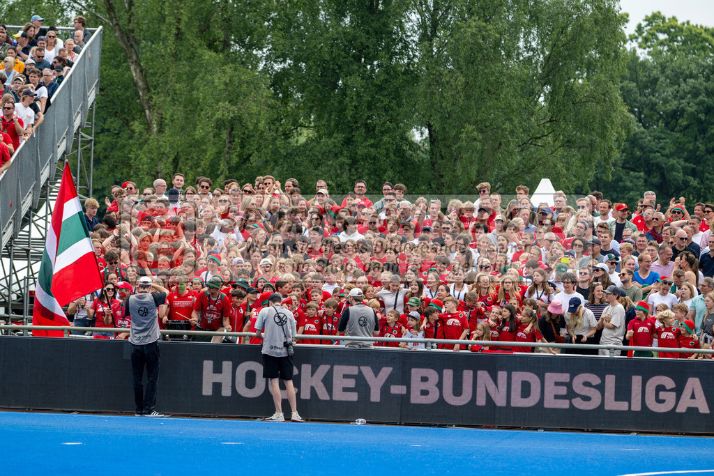 Final4_20250601-1424-Z09_4426 | Krefeld, Deutschland, 01.06.2025:  Feldhockey Final4 2025 – „Deutsche Feldhockey-Meisterschaften 2025“ Crefelder HTC - Rot-Weiss Köln (Finale Herren) im Gerd-Wellen-Hockeyanlage am 01.06.2025 in Krefeld, Deutschland. (Foto von Kramhöller/Fehrmann/Kaste)Krefeld, Germany, 01.06.2025: Feldhockey Final4 2025 – „Deutsche Feldhockey-Meisterschaften 2025“ Harvestehuder HTC - Düsseldorfer HC (Finale Damen) in Gerd-Wellen-Hockeyanlage at 01.06.2025 in Krefeld, Deutschland. (Foto from Kramhöller/Fehrmann/Kaste)