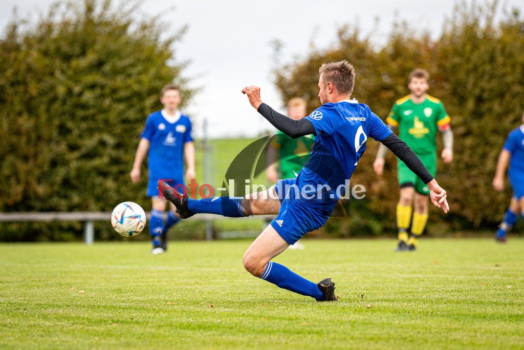 ASV Eglfing gegen SG SV Eberfing/SV Söchering | Fußball Herren A-Klasse Gruppe 5 Zugspitze 2025/26 10. Spieltag, ASV Eglfing gegen SG SV Eberfing/SV Söchering, 20251005,Torschuß Michael HOIß (SG SV Eberfing/SV Söchering 9),2025-10-05 in Eglfing (Sportanlage Eglfing), Michael HOIß (SG SV Eberfing/SV Söchering 9)Copyright: WolfgangxLindner www.foto-lindner.de
