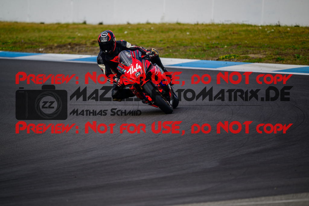 MaZZes_Fotomatrix_20250421_6007705_2016 | WEISS