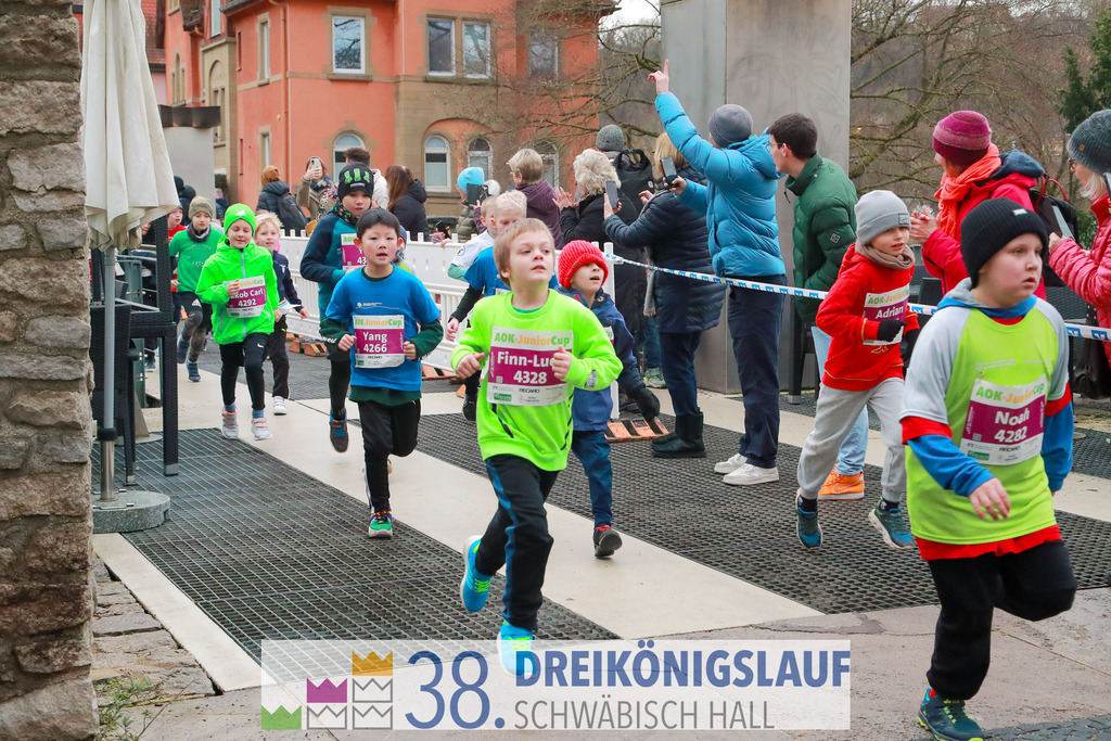 400m AOK Junior Cup | 3 Koenigslauf 2024 400m AOK Junior Cup - Realisiert mit Pictrs.com