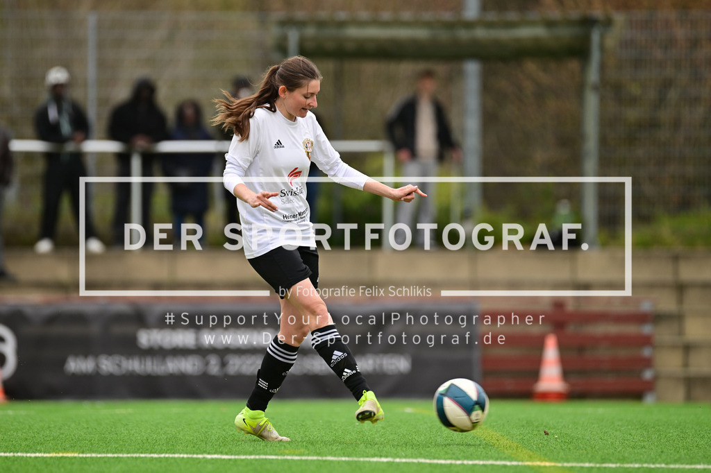 Fußball I Frauen I Saison 2025-2026 I Bezirksliga I 21. Spieltag I Harburger TB - Rahlstedter SC I 166623 | Der Sportfotograf. - Realisiert mit Pictrs.com