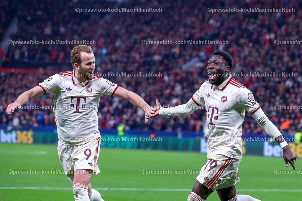 UCL11032501064 | 11.03.2025, Fußball, UEFA Champions League, Bayer 04 Leverkusen - FC Bayern München, Achtelfinale Rückspiel, BayArena, Saison 2024 2025: Torjubel nach dem 2:0 durch Torschütze Alphonso Davies (FC Bayern #19) zusammen mit Harry Kane (FC Bayern #9)DFB regulations prohibit any use of photographs as image sequences and or quasi-video.