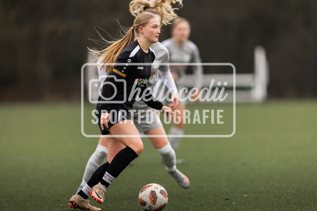 Fußball I Frauen I Saison 2025-2026 I Testspiel I DjK Wacker Mecklenbeck - BW Hollage I 08.02.2026-049 | Mila Opgen-Rhein (16, Wacker Mecklenbeck) - Realisiert mit Pictrs.com