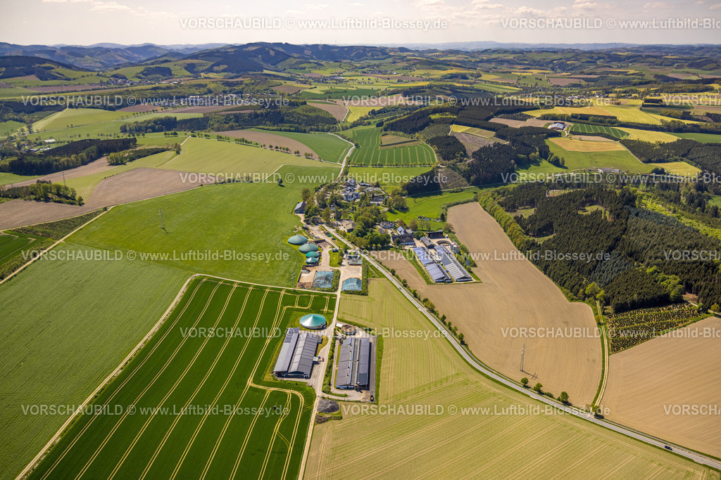 Schmallenberg230506223BadFredeburg | Luftbild, Biogasanlage Ebbinghof, Wiesen und Felder, Wormbach, Schmallenberg, Sauerland, Nordrhein-Westfalen, Deutschland