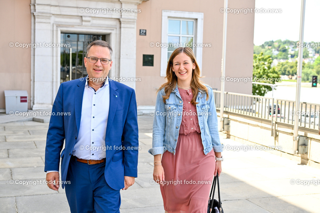 Pressekonferenz OoeVP stellt personelle Weichen_ 05.07.2024-3 | 05.07.2024, Linz, AUT, Pressekonferenz OoeVP stellt personelle Weichen - Verlaesslich fuer Oberoesterreich, im Bild August Woeginger (VP, Klubobmann OeVP Parlamentsklub) , Claudia Plakolm (VP, Staatssekretaerin im Bundeskanzleramt fuer Jugendangelegenheiten und Zivildienstagenden)