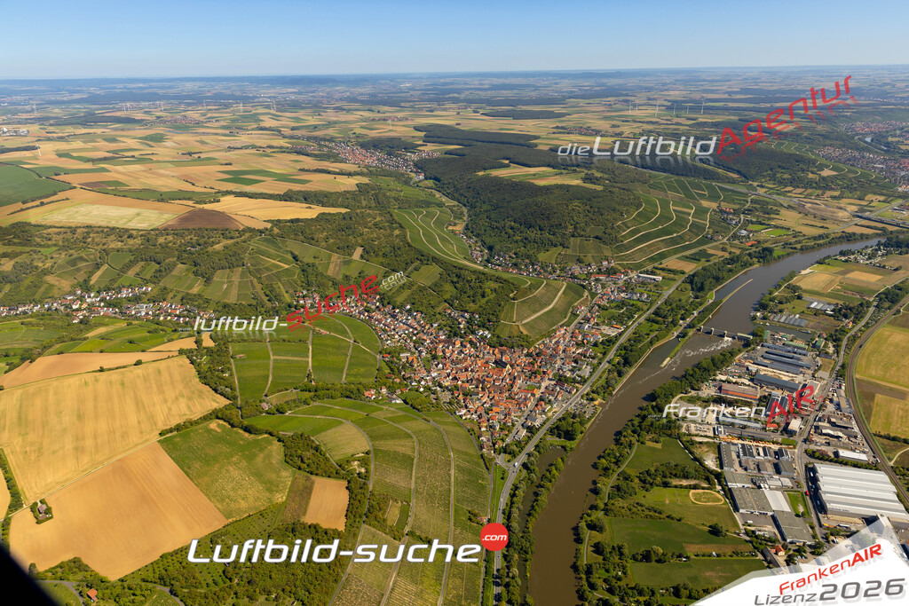 Das Luftbild zeigt :  Randersacker - Die Luftaufnahme wurde 2023 vom UL-Flugzeug aus erstellt ( keine Drohne ) - Hochauflösende Luftaufnahme - Für grossformatige Ausdrucke geeignet. Die Geschenkidee !Mit Lizenz und Bildrechte bestellbar