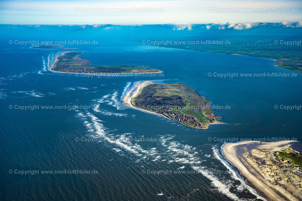 Baltrum_ELS_4152231021 | BALTRUM 23.10.2021 Ortsansicht der Straßen und Häuser der Wohngebiete von West- und Ost- Dorf auf der Nordsee- Insel Baltrum im Bundesland Niedersachsen. // Town View of the streets and houses of the residential areas in Ostdorf and Westdorf on the North Sea island Baltrum in the state Lower Saxony. Foto: Martin Elsen