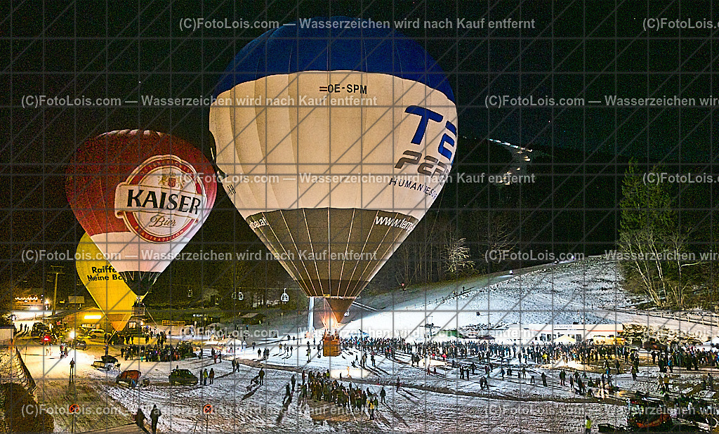 DJI_20251228173843_0111_D_Luftbild_NACHTderBALLONE | ... mit dem Ballonclub Ötscherland, einer Schauübung der Bergrettung, der Perchtegruppe Gaming 'Ötscherteufeln', dem Musikverein Lackenhof und sehr vielen Besuchern und Gästen aus nah und fern, So 28. Dezember 2025. Luftbildaufnahme.