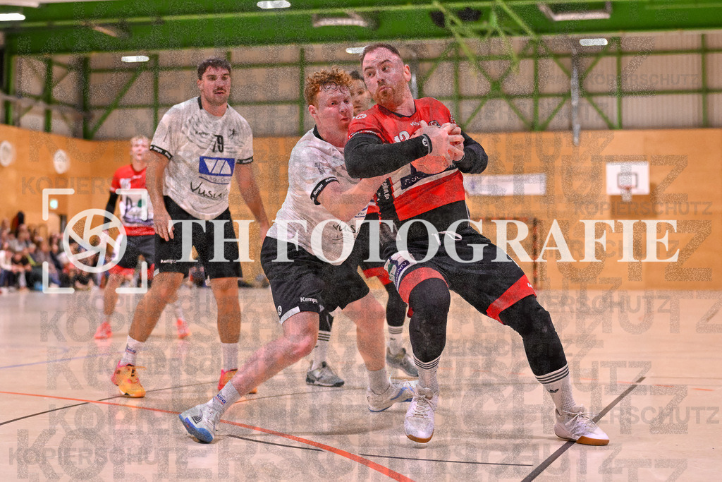 GER, SG Maulburg/Steinen - HSG Dreiland, Handball, Landesliga Suedbaden, 4. Spieltag, Saison 2024/2025, 12.10.2024 | Andre Leuchtmann (SG Maulburg/Steinen, #13) am Ball und im Duell mit Sandro Diego Di Gesualdo (HSG Dreiland, #06)GER, SG Maulburg/Steinen - HSG Dreiland, Handball, Landesliga Suedbaden, 4. Spieltag, Saison 2024/2025, 12.10.2024Foto: TH Fotografie/Thomas Hess