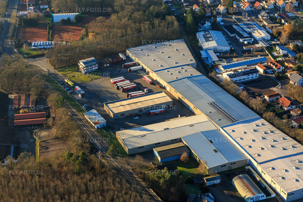 Luftbild: Hubert Eichenlaub Transporte und Spedition GmbH in Herxheim bei Landau im Bundesland Rheinland-Pfalz in Deutschland. Foto: IMG_076472.jpg vom 05.01.2015 durch Werner Riehm/FLY-FOTO.de