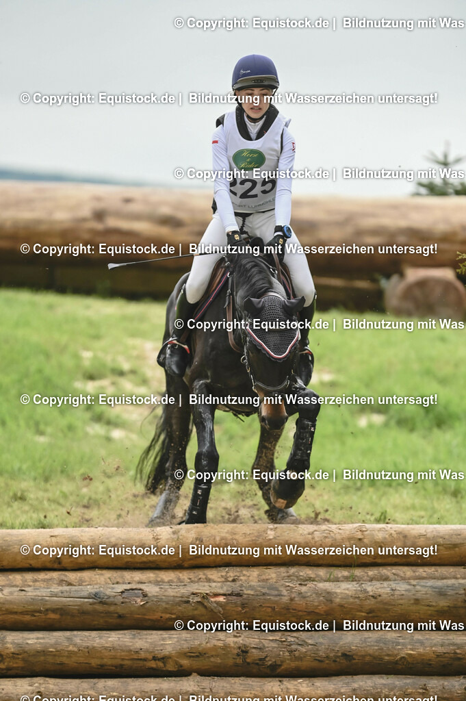 20230513_CCI2_Section2_Gelände_0394 | equistock