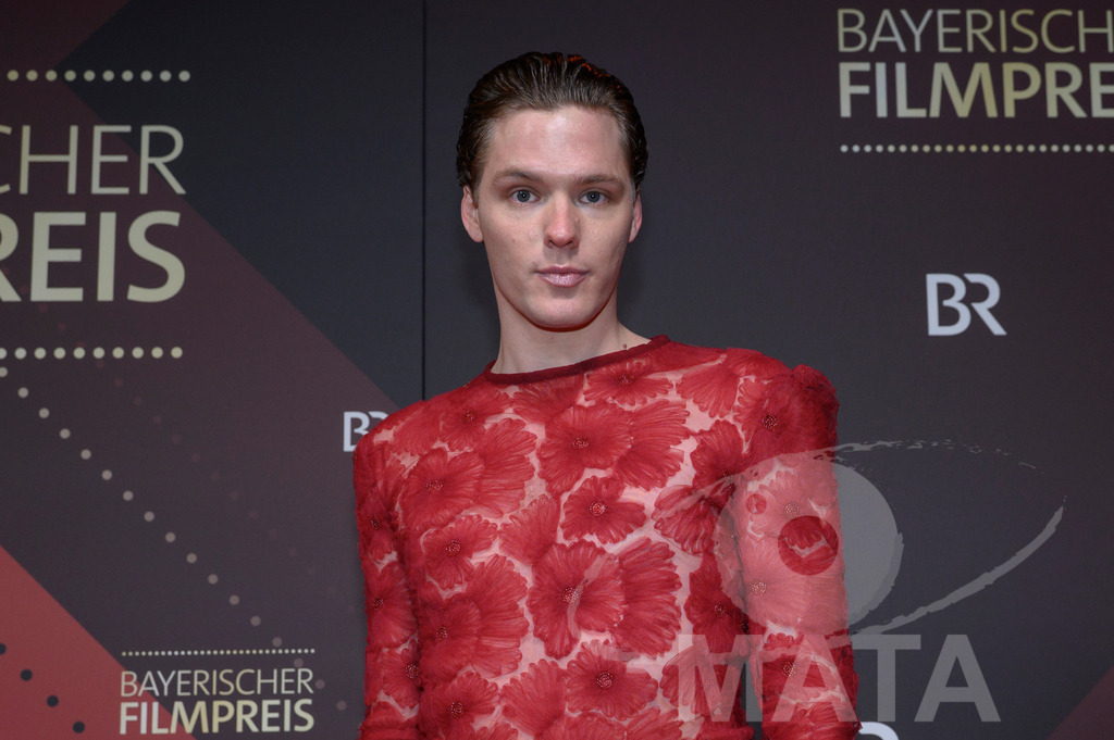 _DWI4706 | Til Schindler bei der Verleihung des 47. Bayerischen Filmpreises 2026  im Prinzregententheater. München, Deutschland. Der Bayerische Filmpreis wird seit 1979 von der Bayerischen Staatsregierung verliehen, um die Bedeutung des Kinofilms als Kulturgut herauszustellen - Realisiert mit Pictrs.com