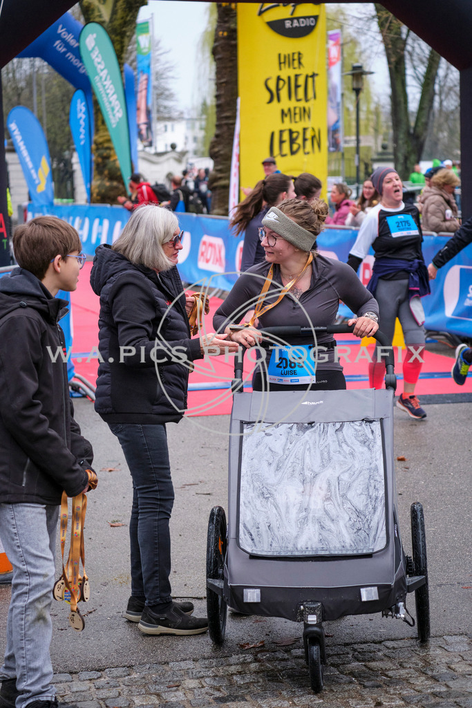 ..... | AUSTRIA, Wels, 30.03.25, ALOHA Wels Halbmarathon, Image Shows: , Foto: Wapics/RING M.
