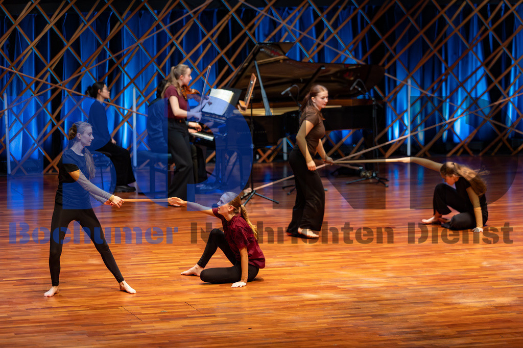 SES_ZWIBOC20250204-44 | bond - Realisiert mit Pictrs.com