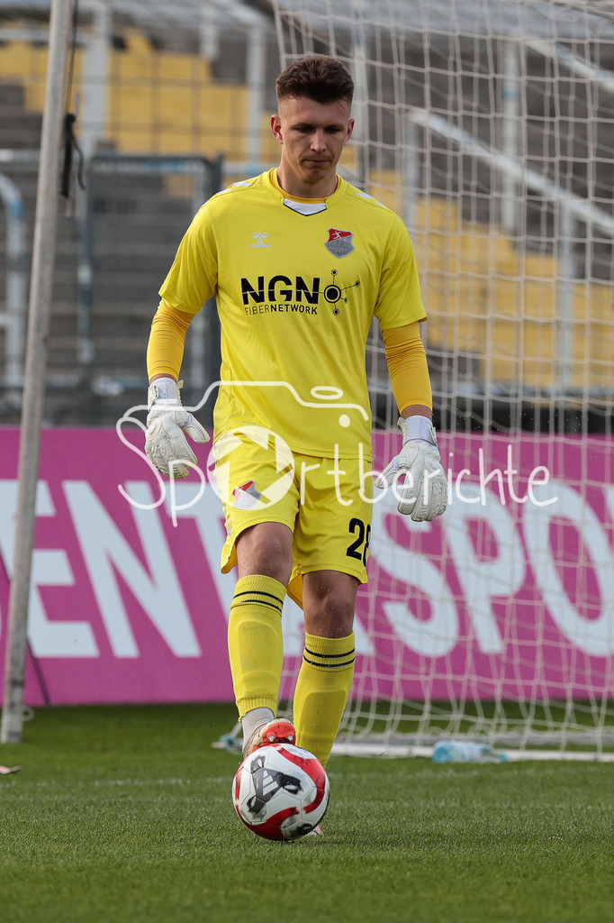 FC Bayern Amateure - TSV Aubstadt | am Ball Vladyslav VERTIEI (TSV #28) / Freisteller / Einzelfoto