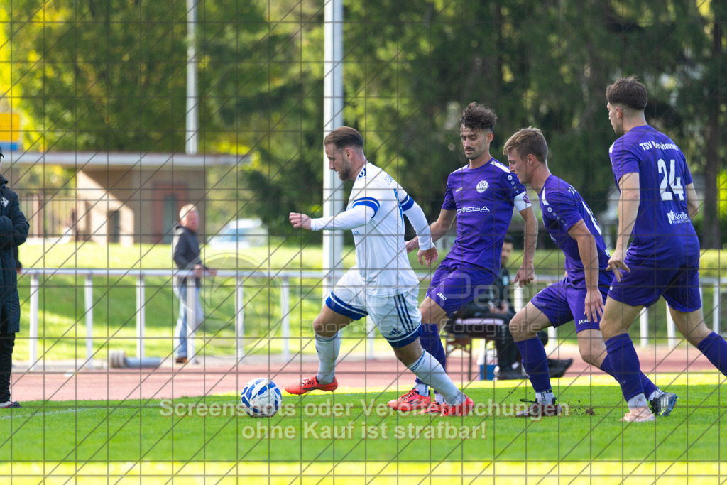 20261010_160435_0525_(c)_by_PhotoPeet | #,1.FC Eislingen (weiß) vs. TSV Bernhausen (lila), Fussball, Landesliga 2 - wfv, 11. Spieltag, Saison 2026/2027, Rasenplatz, Eichbachstation, Haldenstraße, 73054 Eislingen, 10.10.2026 - 15:30 Uhr,Foto: PhotoPeet / Sport- &amp; Eventfotografie / Peter Harich