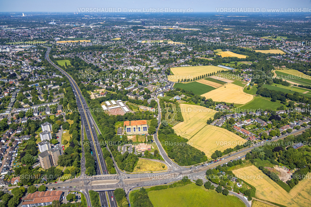 Muelheim230703998 | Luftbild, Flüchtlingsunterkunft Oberheidstraße, Wiesen und Felder mit Ortsansicht Dümpten, Mülheim an der Ruhr, Ruhrgebiet, Nordrhein-Westfalen, Deutschland