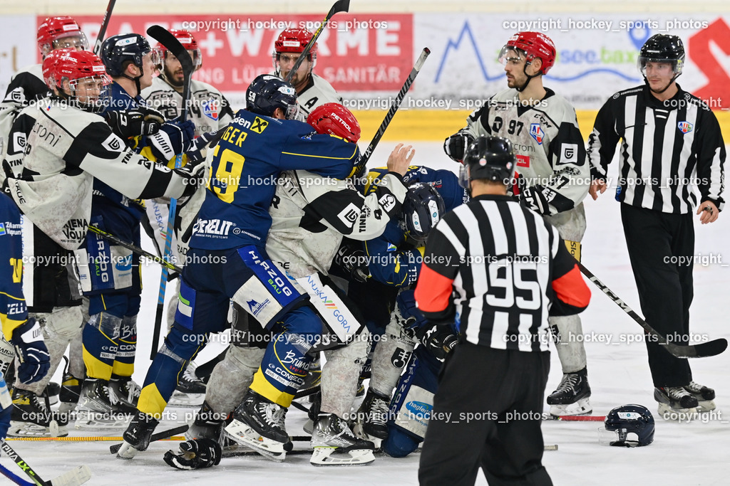 EK Zeller Eisbären vs. HDD Jesenice 1.10.2022 | #11 Ban Daniel, KANYO Tamas, Referees, #47 Glavic Gasper, Faustkampf, #40 Blomberg Niki, #91 Jezovsek Zan, #26 Rep Ozbej, #9 Rajsar Patrik
