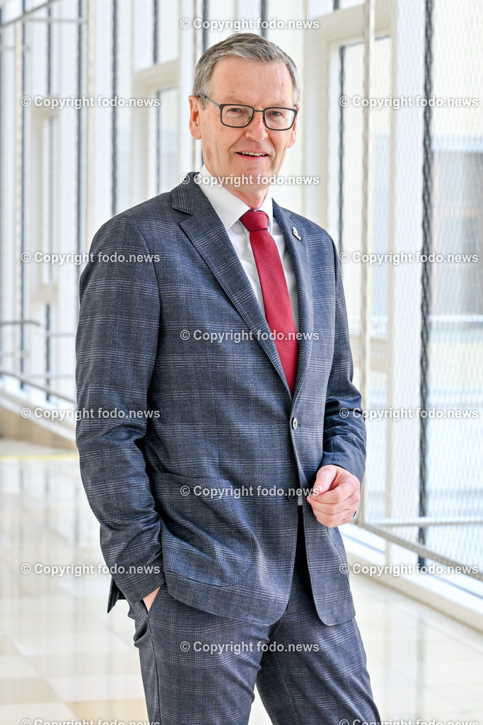 Pressegespräch Internorm International GmbH 2023_ 07.03.2023-16 | 07.03.2023, Presseclub Linz, AUT, Pressekonferenz Internorm International GmbH, Geschäftsverlauf 2022, Ausblick Geschäftsjahr 2023, Investitionsprogramm 2023, im Bild Johann Brandstetter (Geschaeftsfuehrer Marketing & Vertrieb der Internorm International GmbH)