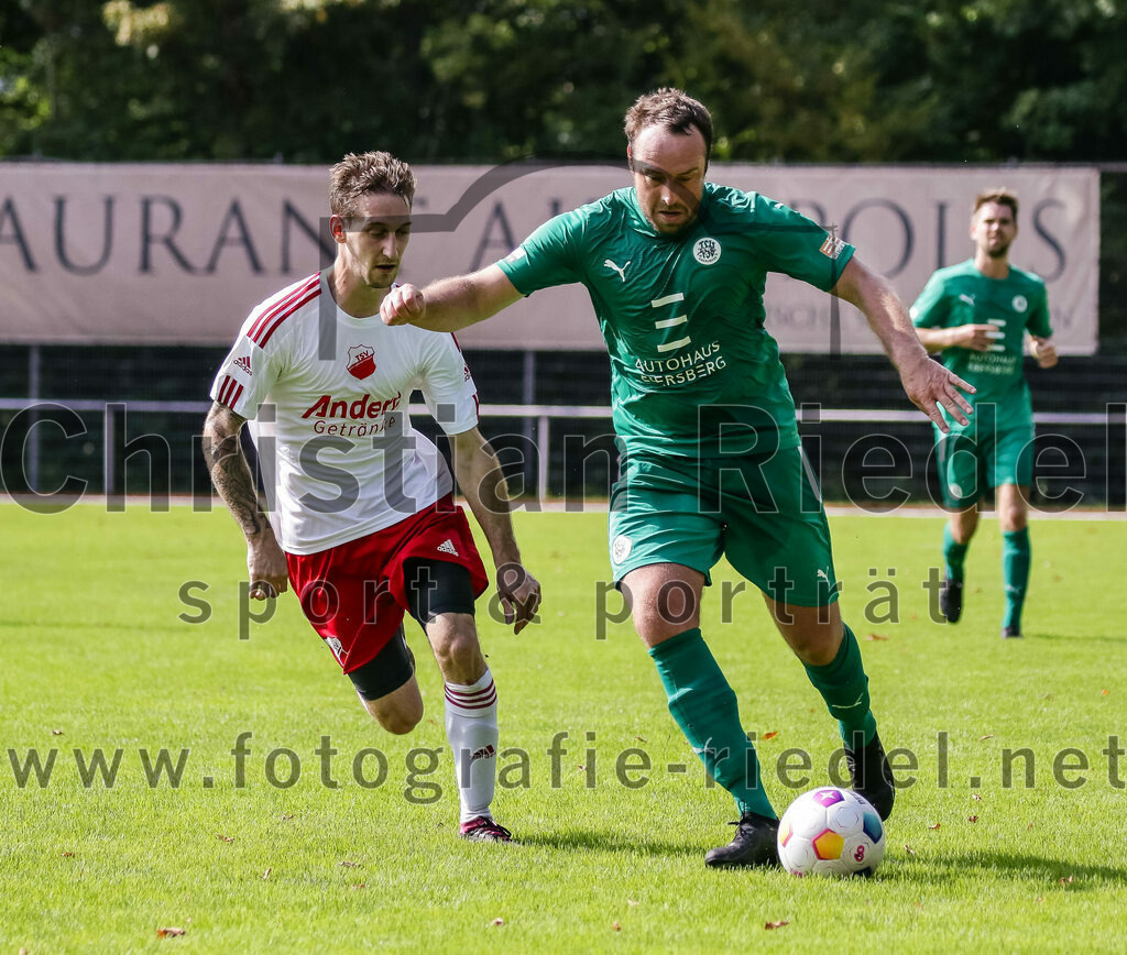 2023-08-26_072_TSV_Ebersberg_gegen_TSV_Oberpframmern | Ebersberg, Deutschland, 26.08.2023:
Fußball, Kreisliga 2023 / 2024, 2. Spieltag, TSV 1877 Ebersberg gegen TSV Oberpframmern, Endergebnis: 5:1

Viktor Pommer (TSV Oberpframmern, #3), Georg Münch (TSV 1877 Ebersberg, #9)

Foto: Christian Riedel / fotografie-riedel.net