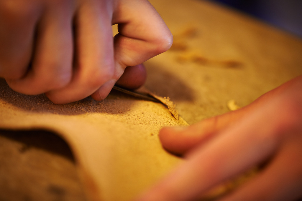 abschaben der Sohlenkante | Kernhof, Austria - February 01, 2014: Schuhmanufaktur Pfaffenlehner; abschaben der Sohlenkante. - Realisiert mit Pictrs.com