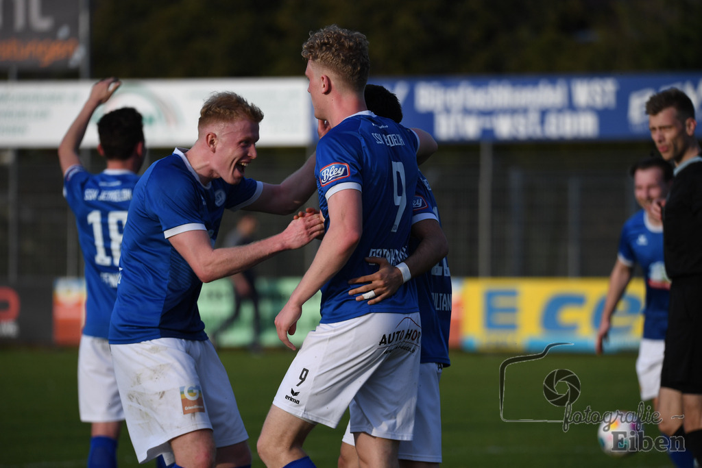 SSV Jeddeloh-SV Drochtersen/Assel | Herren Regionalliga; SSV Jeddeloh (blau)-SV Drochtersen/Assel (rot) am 30.04.2024; in Jeddeloh (53-Acht Arena), Photo: Philip Eiben 2024 - Realisiert mit Pictrs.com