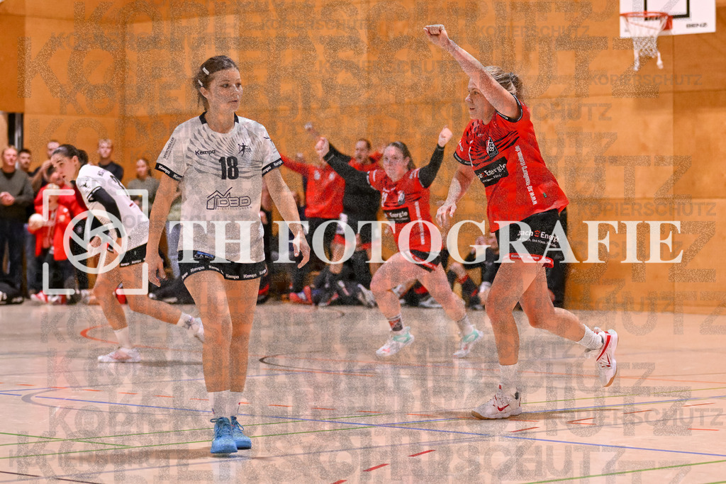 GER, SG Maulburg/Steinen - HSG Dreiland, Frauen-Handball, Oberliga Suedbaden, 3. Spieltag, Saison 2024/2025, 12.10.2024 | Marija Milenkovic (HSG Dreiland, #18) ist enttaeuscht. Es jubeln Sabrina Gruber (SG Maulburg/Steinen, #71) und Laura Traeber (SG Maulburg/Steinen, #11)GER, SG Maulburg/Steinen - HSG Dreiland, Frauen-Handball, Oberliga Suedbaden, 3. Spieltag, Saison 2024/2025, 12.10.2024Foto: TH Fotografie/Thomas Hess