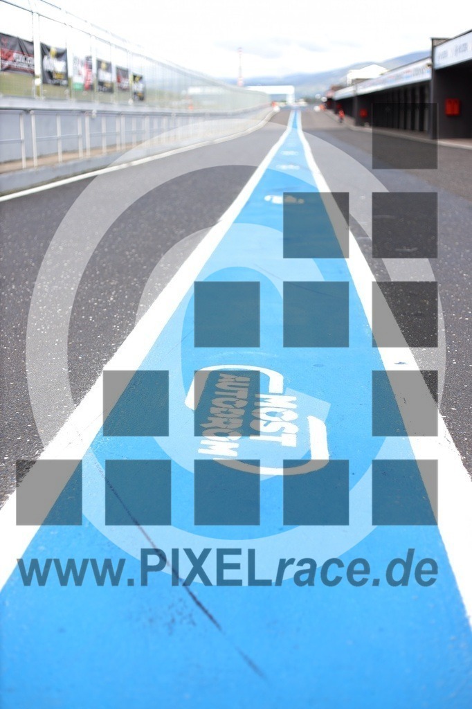 social-20250823_03950 | Schöne Erinnerungen an spannende Momente - das festzuhalten ist unser Job. PIXELrace.de ist seit 2003 auf den Rennstrecken Europas unterwegs um die Action draußen beim Fahren und die wunderbare Stimmung imm Fahrerlager für euch einzufangen.