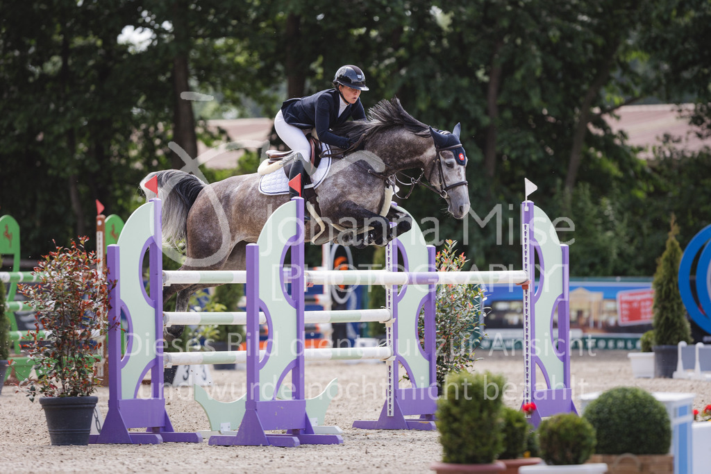 220614_Mühlen_SprPfM-674 | Late Entry Mühlen
Springprüfung Kl.M* 6-8j. Pferde gl. Einlaufprüfung für 6j. Pferde
14.06.2022