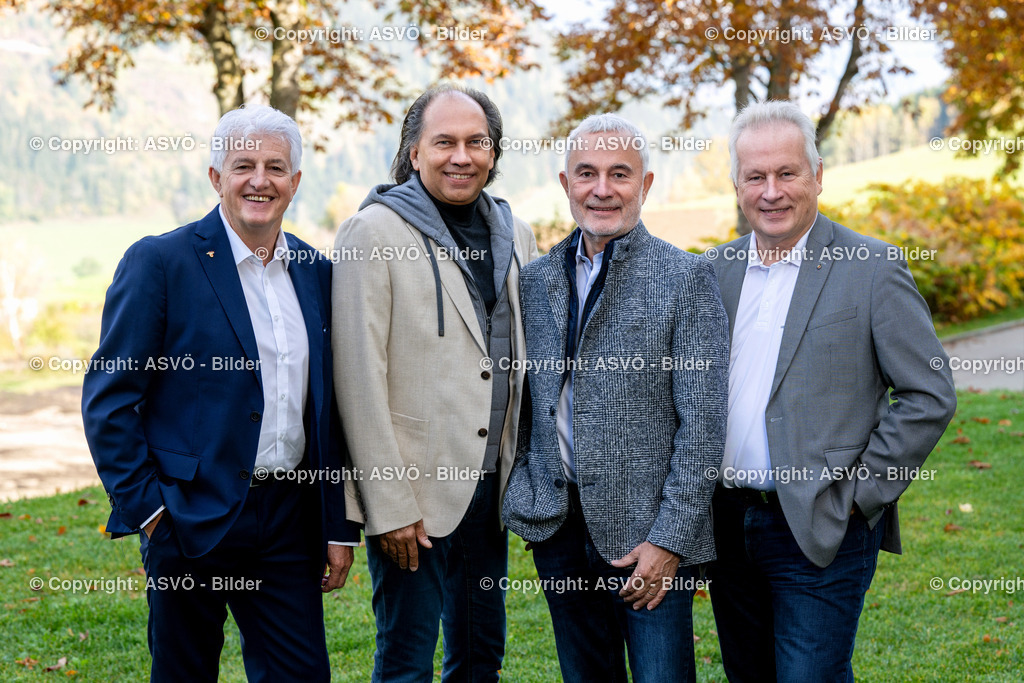 ASVÖ Tirol_ Oberösterreich_ Burgenland-2 | 19.10.2024, Aigen im Ennstal, AUT, ASVÖ, Porträt Bilder Bundesvorstandsitzung 2024 im Imlauer Hotel Schloss PichlarnHubert Piegger, Willi Blecha, Peter Reichl, Robert Zsifkovits©ASVÖ / Harald Dostal  - Realisiert mit Pictrs.com