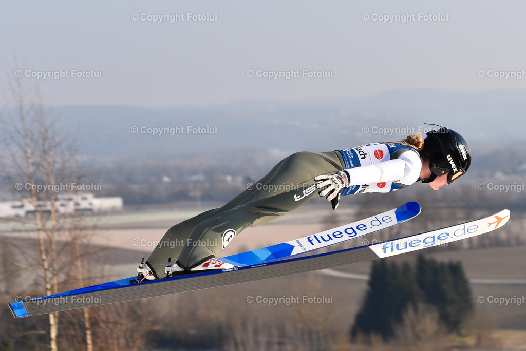 A_LUI_20230210_0003 | HINZENBACH, AUSTRIA, NORDIC SKIING, WOMEN TEAM-SKI JUMPING - FIS WORLD CUP 
IM BILD:  Anna Hoffmann (USA)                

FOTO:FOTOLUI/UW