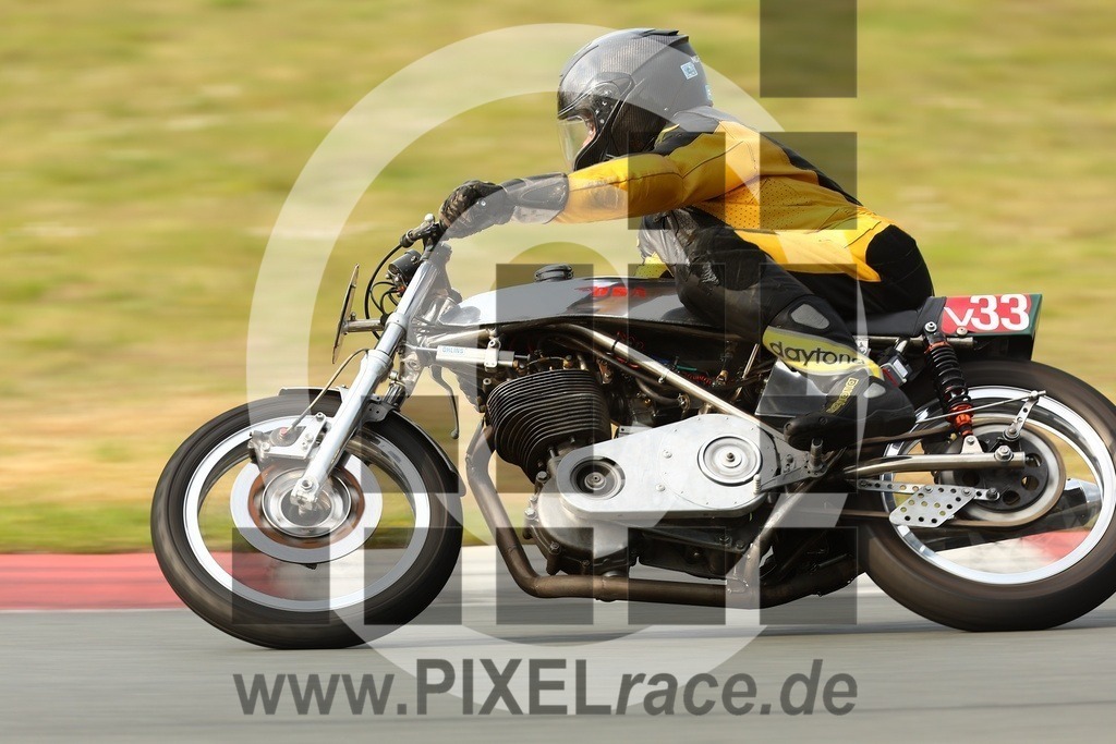 0v33-20260418_04778 | Schöne Erinnerungen an spannende Momente - das festzuhalten ist unser Job. PIXELrace.de ist seit 2003 auf den Rennstrecken Europas unterwegs um die Action draußen beim Fahren und die wunderbare Stimmung imm Fahrerlager für euch einzufangen.