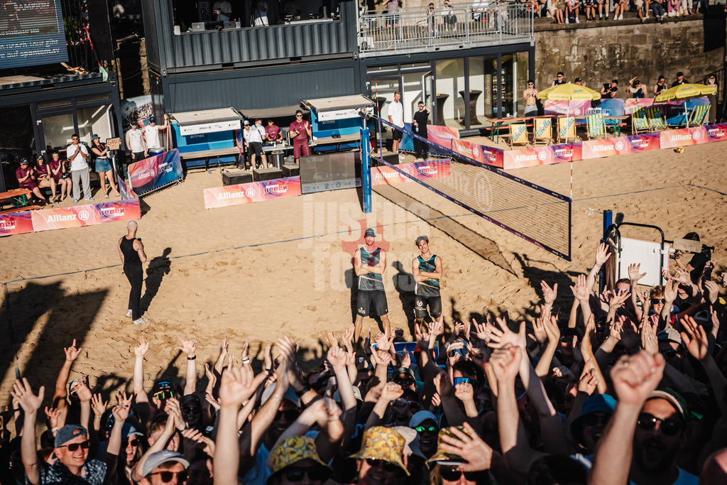 Beachvolleyball | Männer | Allianz German Beach Tour 2025 | Tourstop Düsseldorf | 11.05.2025 | Siegerfoto v.l. Paul Henning und Lui Wüst