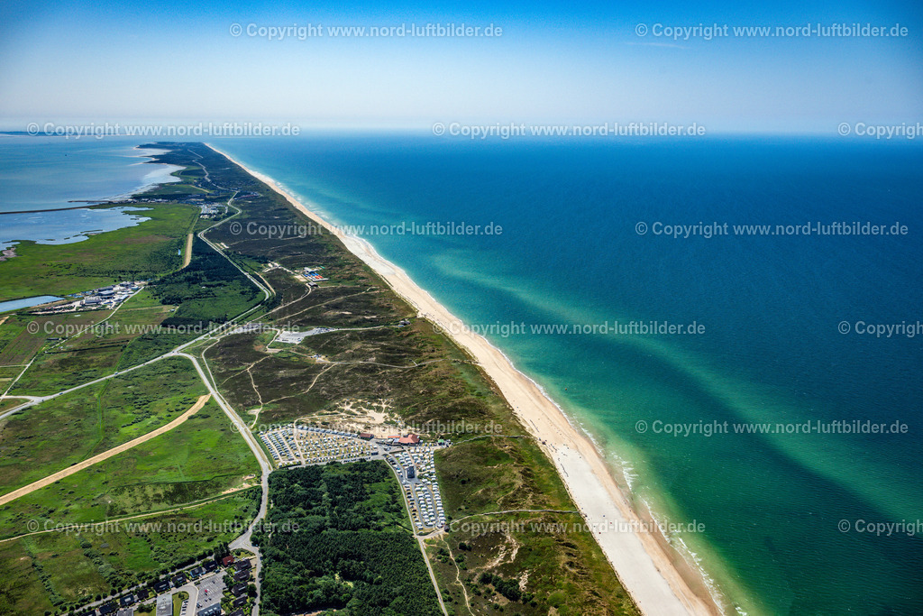 Sylt_Westerland_Campingplatz_ELS_5027210625 | SYLT 21.06.2025 Wohnwagen und Zelte- Campingplatz - und Zeltplatz in Westerland auf Sylt im Bundesland Schleswig-Holstein, Deutschland. Weiterführende Informationen bei: Campingplatz Westerland. // Camping with caravans and tents in Westerland at Sylt in the state Schleswig-Holstein, Germany. Further information at: Campingplatz Westerland. Foto: Martin Elsen