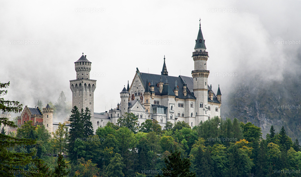 Wolkenschloss | Schloss Neuschwanstein - Realisiert mit Pictrs.com