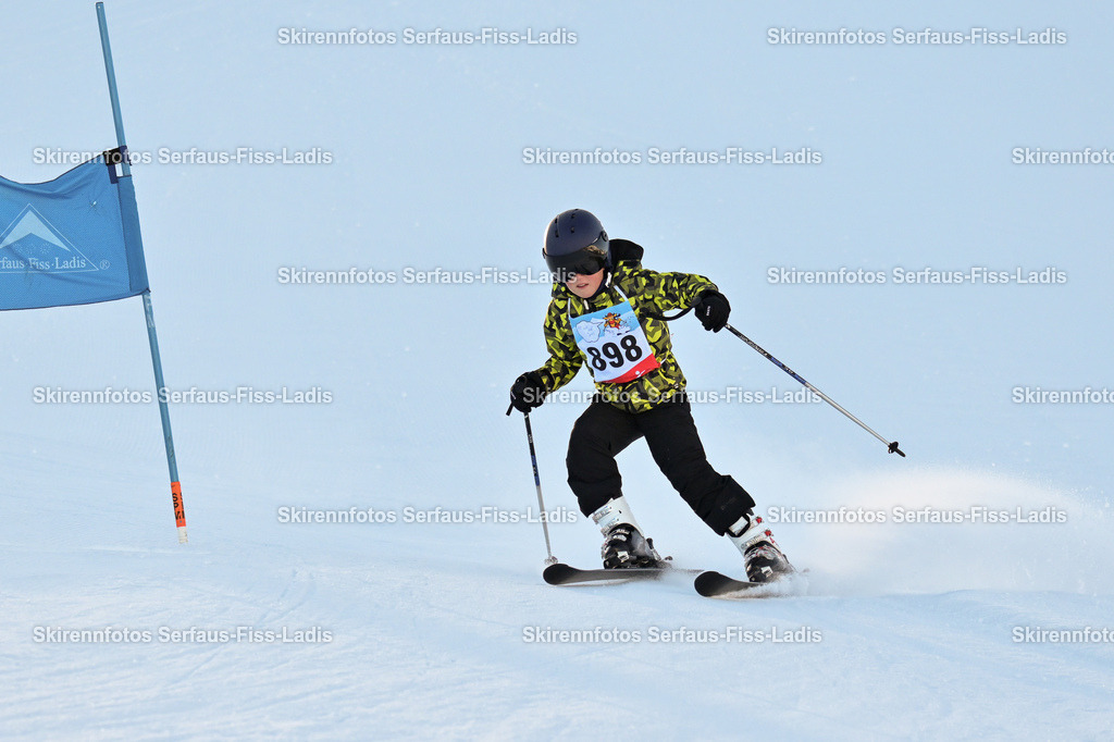 SRF_25.12.2025_0301 | Skirennfotos,Serfaus,Fiss,Ladis,Kinderskirennen,Winter,Tirol,Oberland,skirace,SFL,feelfree,weil wir's genießen,ski,Ski,skifahren,Sonnenplateau, - Realisiert mit Pictrs.com