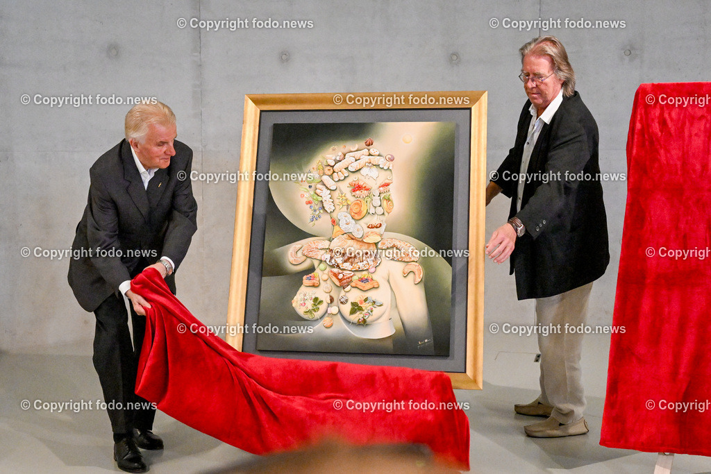 Asten_ Paneum_ Enthuellung Kunstwerke_ 26.09.2023-9 | 26.09.2023, Asten, AUT, Enthuellung Kunstwerke, Bread-Head und Sweet-Head im Bild Peter Augendopler (Gruender des PANEUM und backaldrin-Inhaber) und René Marcel Riviére (Kuenstler, Maler)




