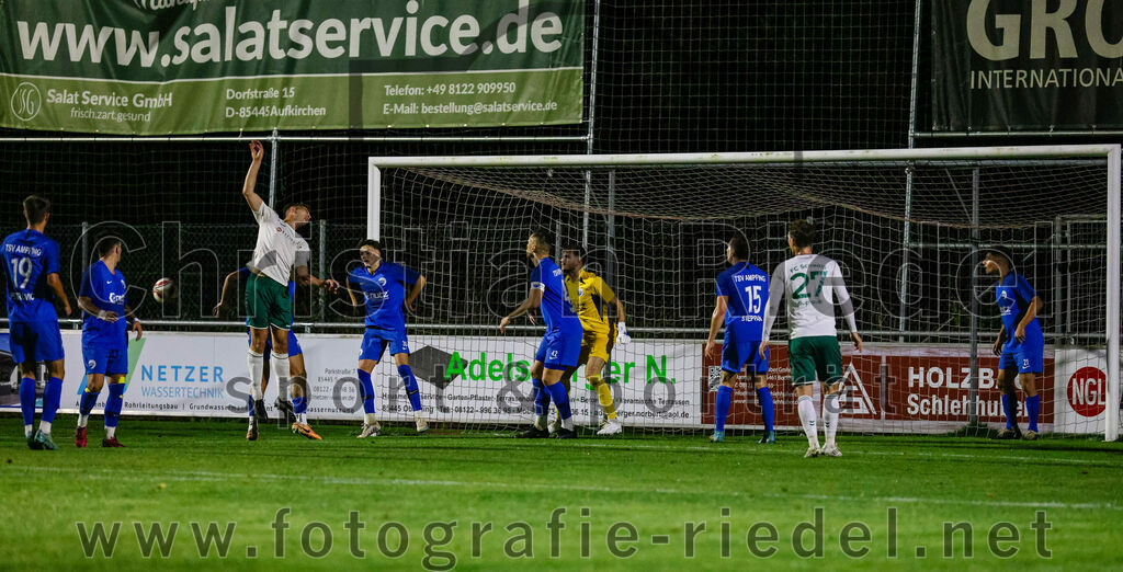 2023-10-13_064_FC_Schwaig_gegen_TSV_Ampfing | Oberding, Deutschland, 13.10.2023:
Fußball, Landesliga Südost 2023 / 2024, 16. Spieltag, FC Schwaig gegen TSV Ampfing, Endergebnis: 3:2

Raffael Ascher (FC Schwaig, #9), Birol Karatepe (TSV Ampfing, #42), Kaan Gülcü (TSV Ampfing, #1), Michael Steppan (TSV Ampfing, #15), Maximilian Buchauer (FC Schwaig, #27), Riccardo Savarese (TSV Ampfing, #21)

Foto: Christian Riedel / fotografie-riedel.net