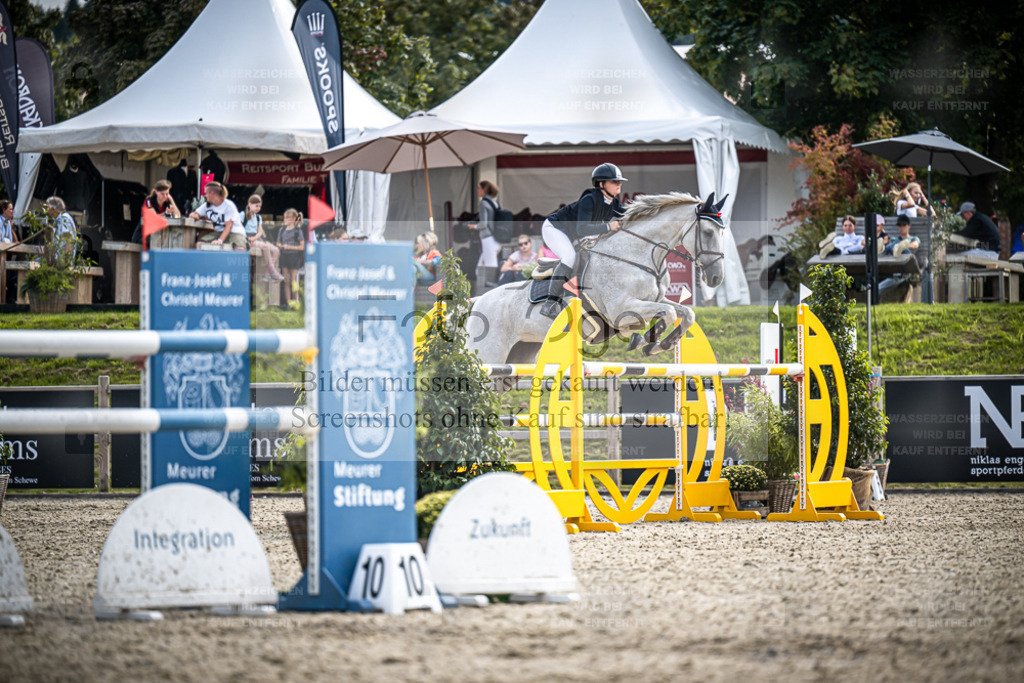 DOS_2490 | Entdecke hochwertige Reitturnierfotos von Foto Oger. Professionell, emotional und authentisch – jetzt Lieblingsmomente im Shop bestellen. - Realisiert mit Pictrs.com